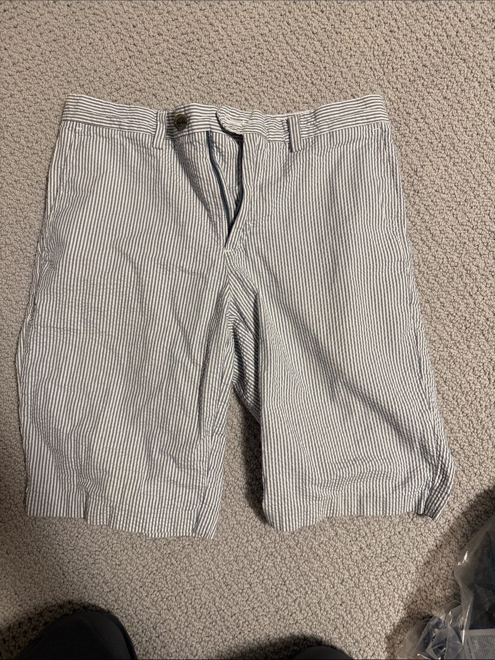 Men's Banana Republic Flat-Front Seersucker Shorts - White & Navy Stripe